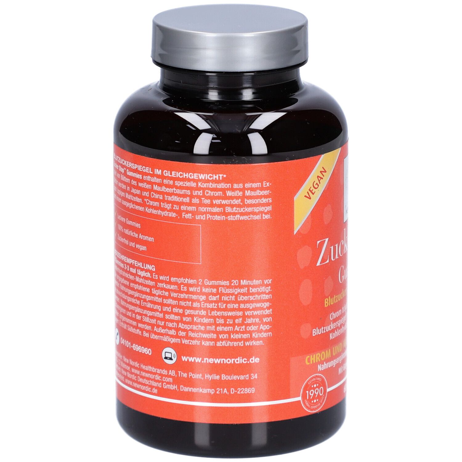 Dos d'une bouteille en plastique marron avec couvercle argenté. Autocollant rouge avec informations sur le produit et sceau végétalien. Texte en allemand.