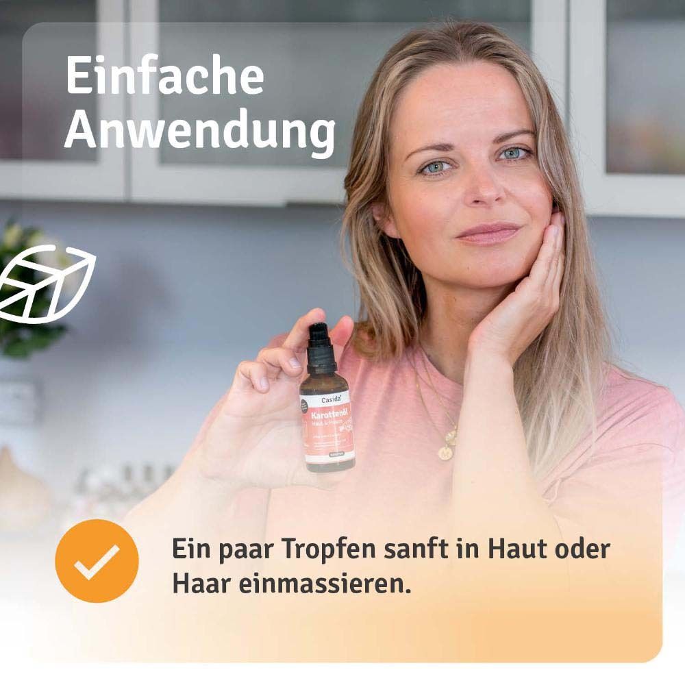 Frau hält braune Flasche mit schwarzem Pumpkopf. Text: Ein paar Tropfen sanft in Haut oder Haar einmassieren.