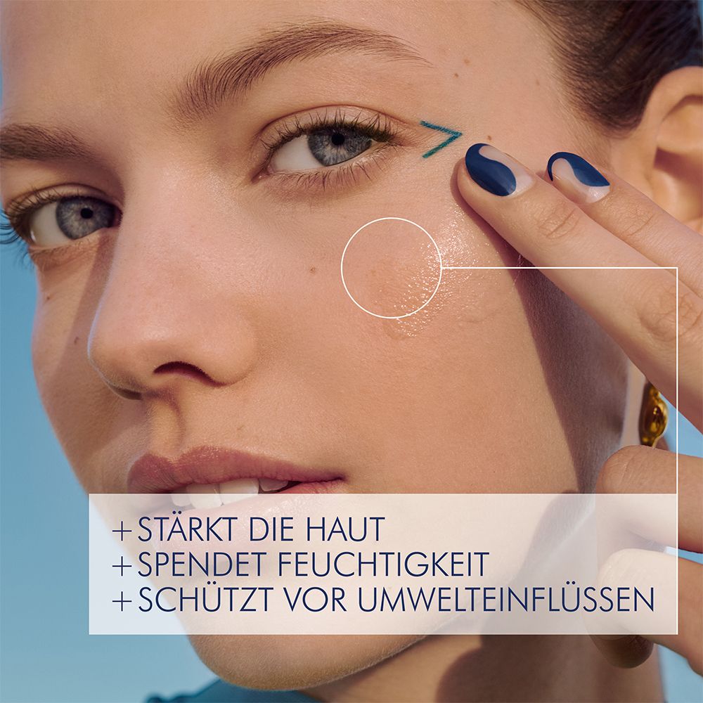Frau mit Haut, auf der ein Produkt aufgetragen wurde. Text: Stärkt die Haut, spendet Feuchtigkeit, schützt vor Umwelteinflüssen.