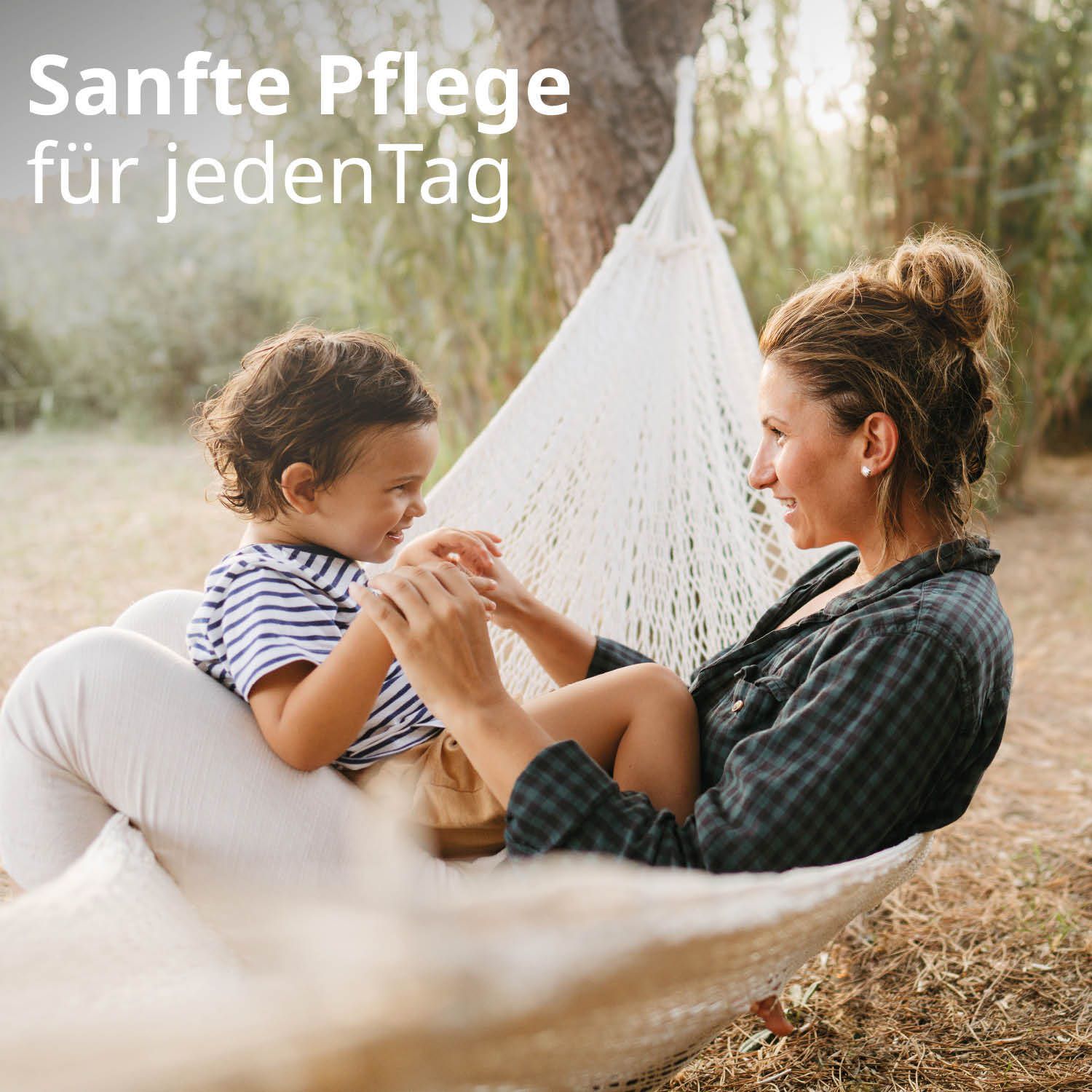Femme et enfant dans un hamac. Texte: Sanfte Pflege für jeden Tag.