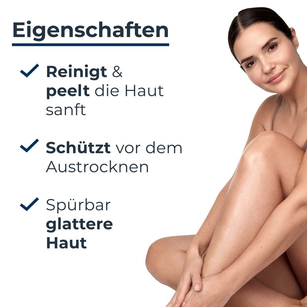 Femme à la peau lisse à côté de texte sur le nettoyage, la protection et la douceur.