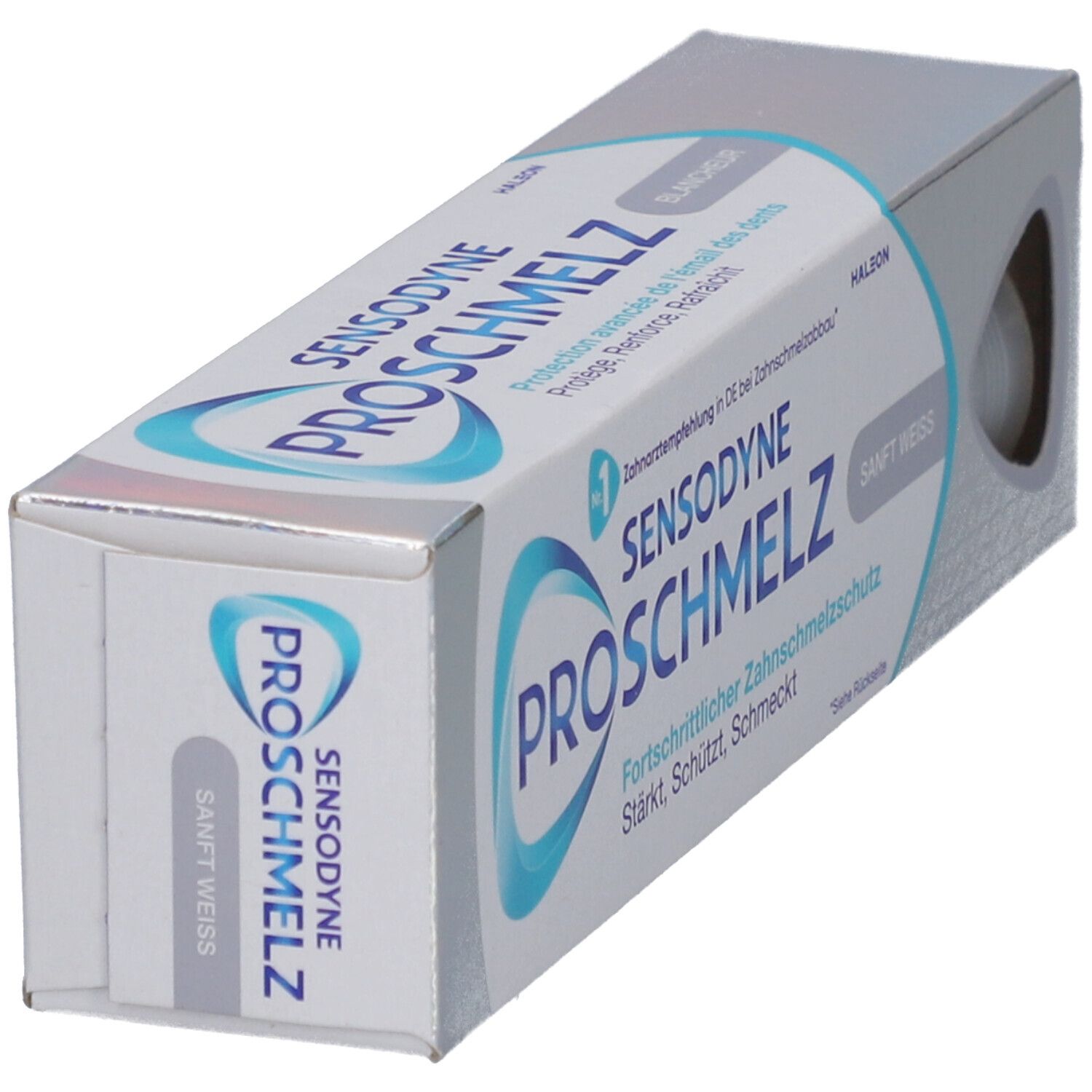 Emballage de dentifrice incliné. Sensodyne ProSchmelz, blanc doux. Boîte avec image du produit.