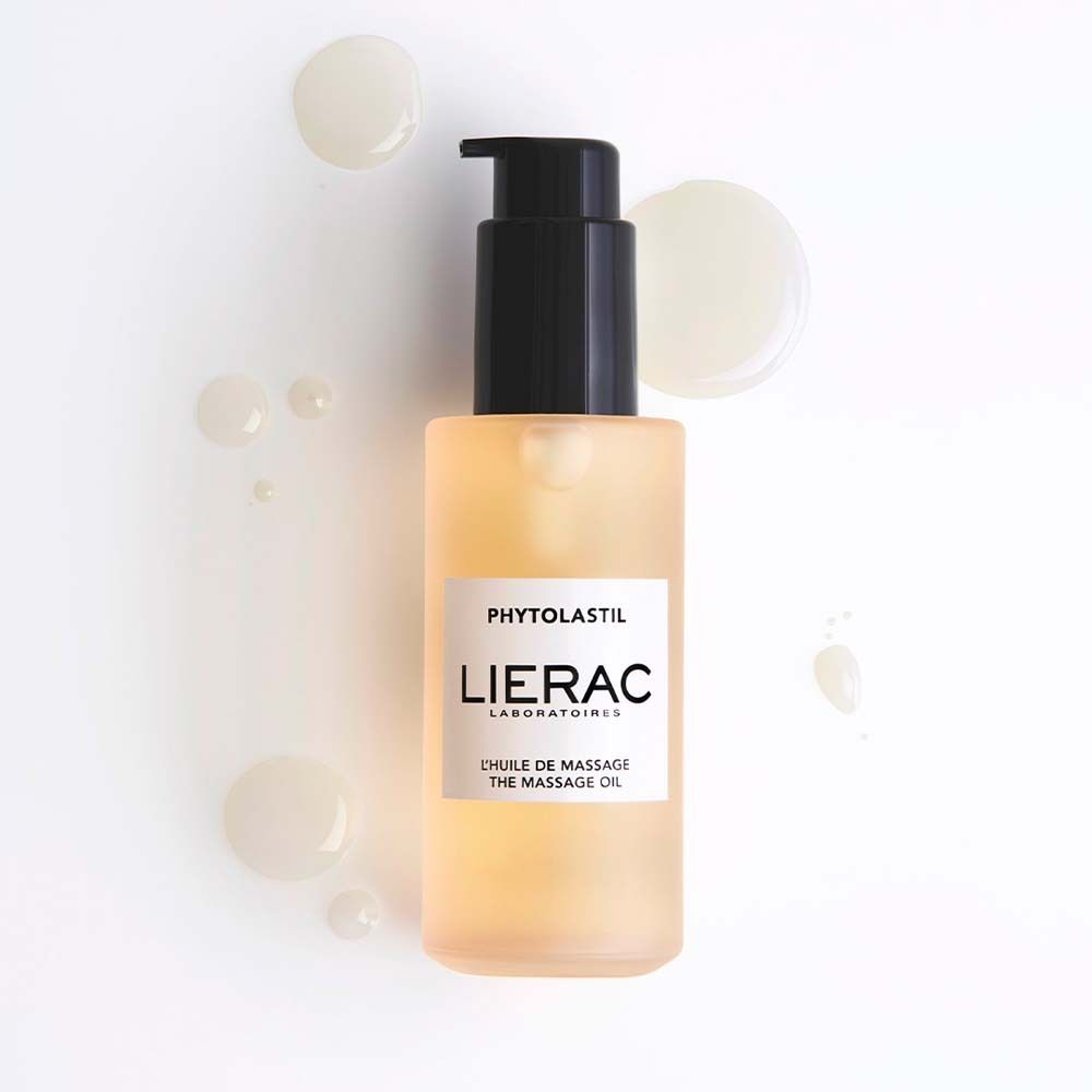 Flacon avec pompe noire. Étiquette avec logo LIERAC et nom du produit. Huile de couleur jaunâtre.