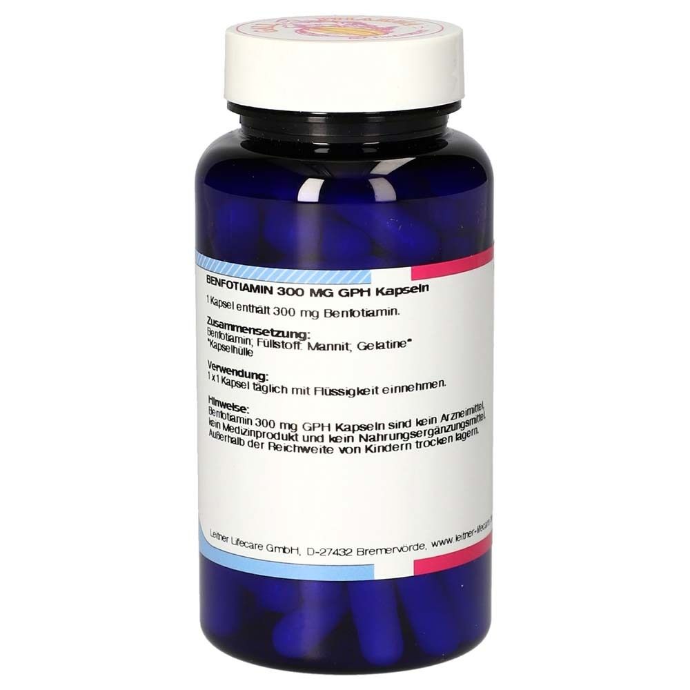 Rückseite der blauen Flasche. Text: Benfotiamin 300 mg GPH Kapseln. Inhaltsstoffe, Anwendungshinweise und Hersteller.