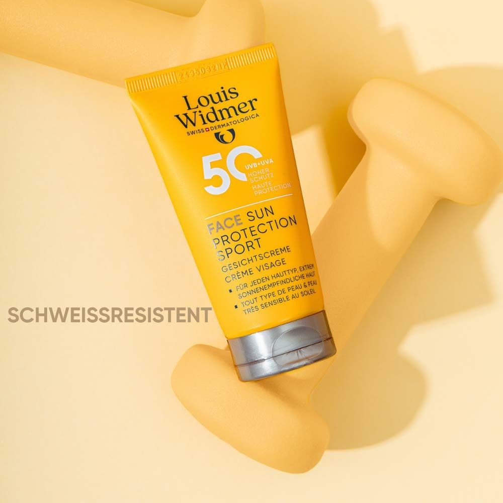 Tube jaune Louis Widmer 50+ sur fond jaune. Face Sun Protection Sport. Résistant à la sueur.