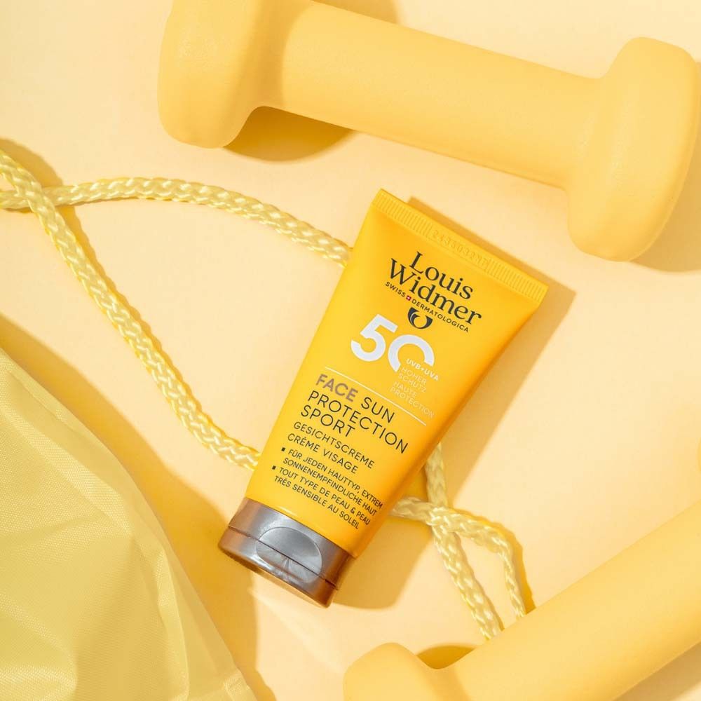 Tube jaune Louis Widmer 50+ avec accessoires de sport. Face Sun Protection Sport. Résistant à la sueur.