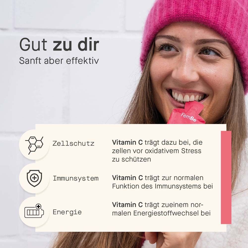 Femme avec bonnet. Texte : Vitamine C pour la protection cellulaire, le système immunitaire et l'énergie. Fond rose.