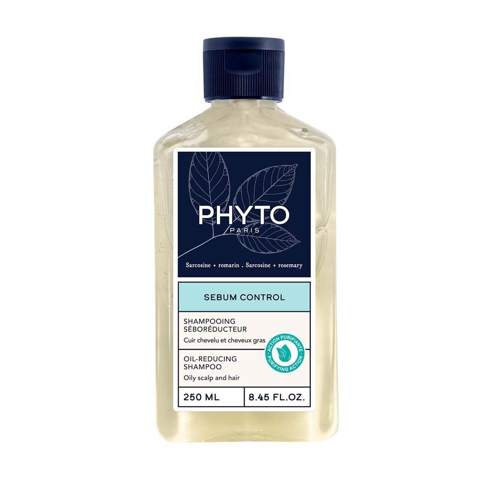Klare Flasche mit blauem Deckel. Etikett mit Logo und Text: PHYTO PARIS, Sebum Control, Oil-Reducing Shampoo.