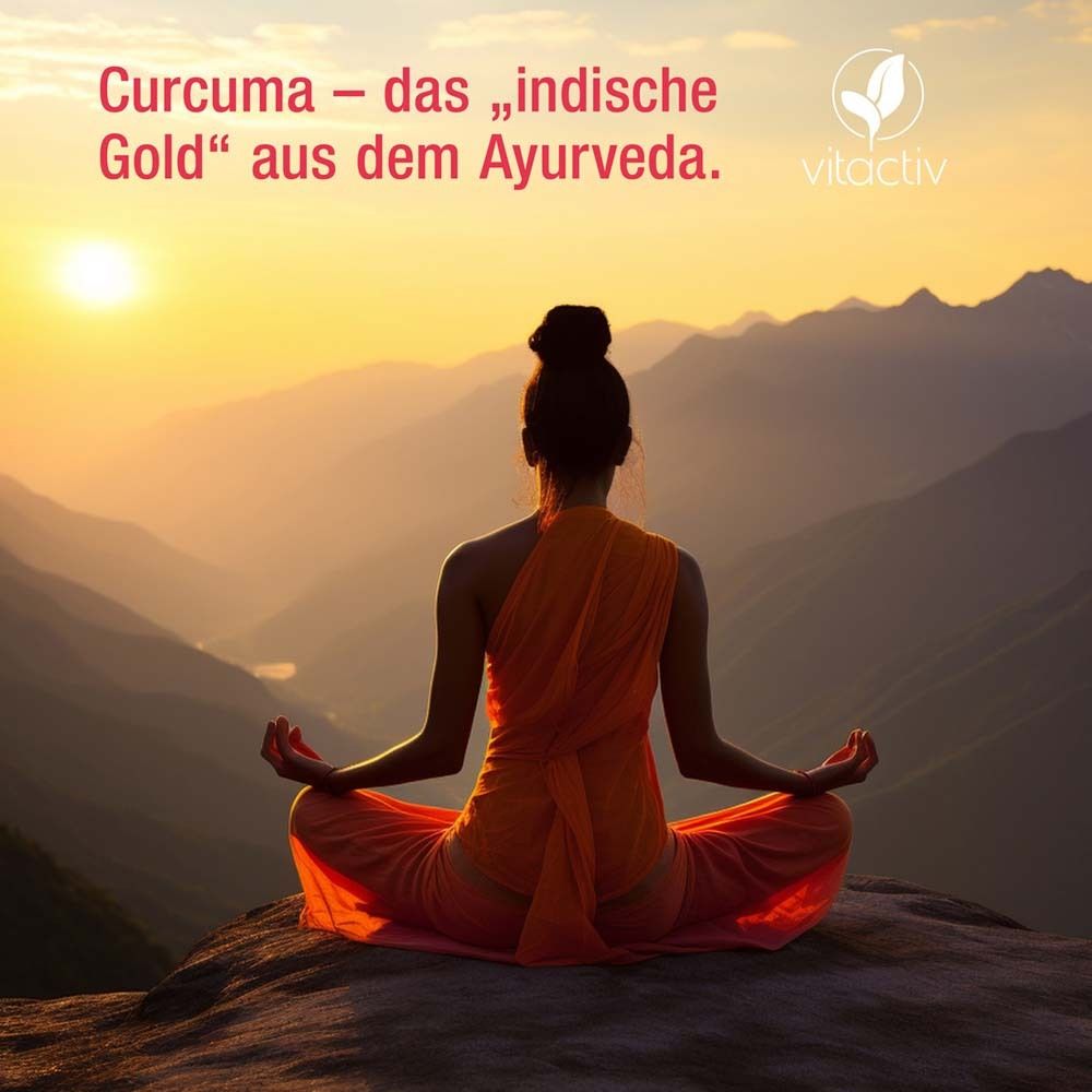 Personne assise en méditation sur un rocher. Coucher de soleil en arrière-plan. Porte une robe orange.