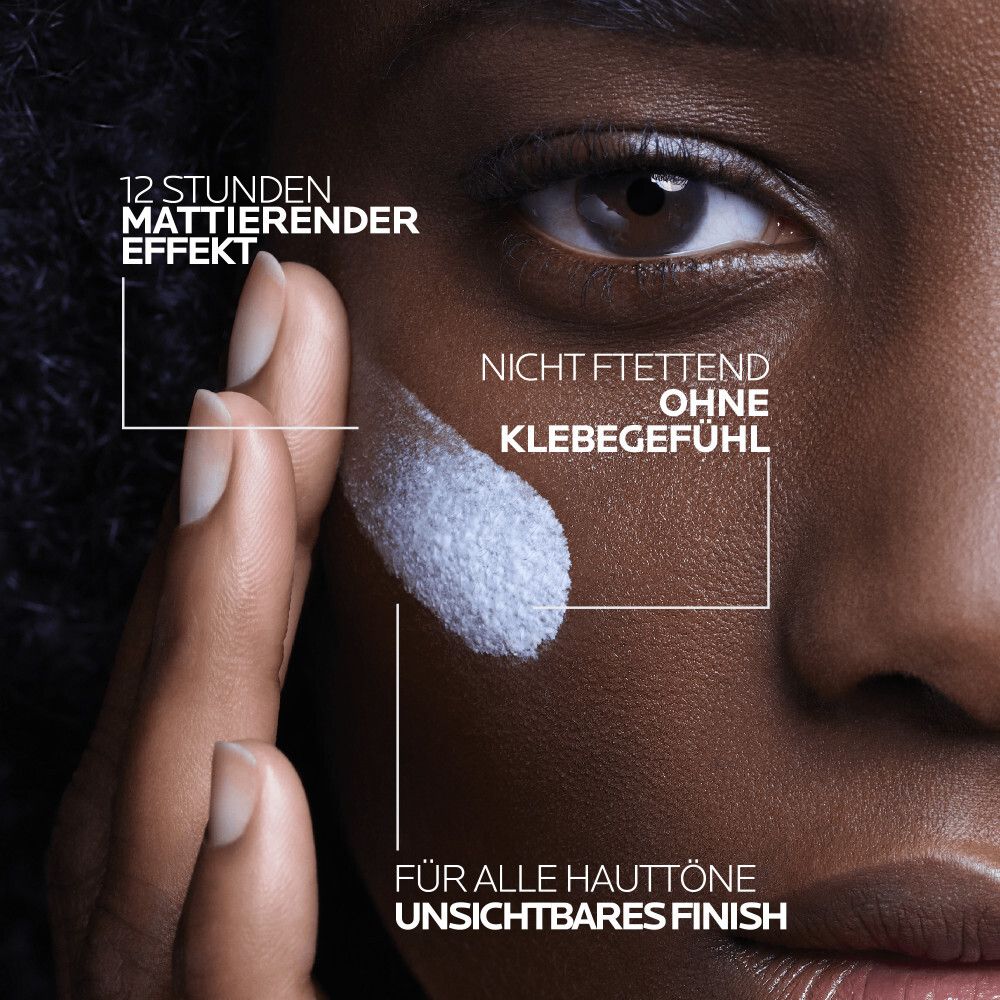 La Roche-Posay Anthelios Oil Control Fluid SPF 50+ crème solaire sur la peau. Effet matifiant 12h, non gras, sans sensation collante. Fini invisible pour toutes carnations.