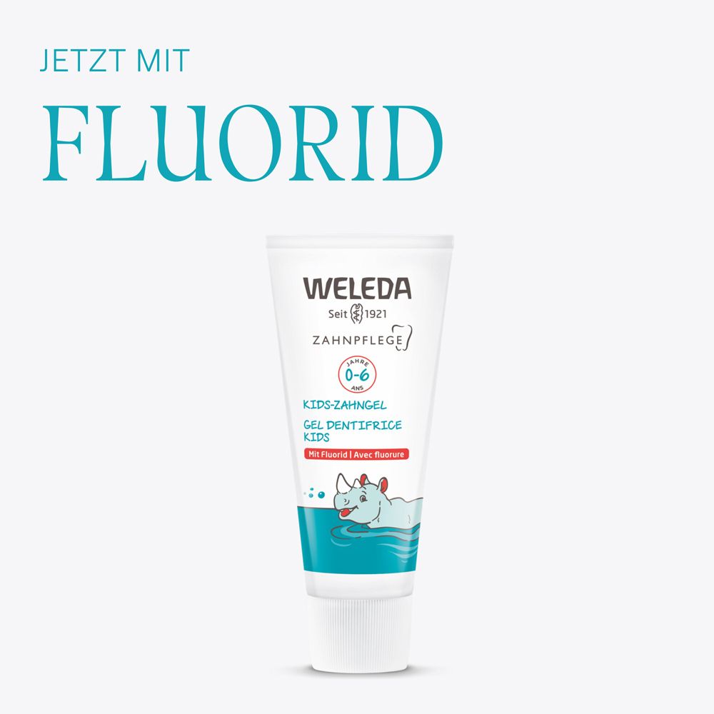 Tube de Weleda Kids-Zahngel. Texte: MAINTENANT AVEC FLUORURE. Fond blanc.