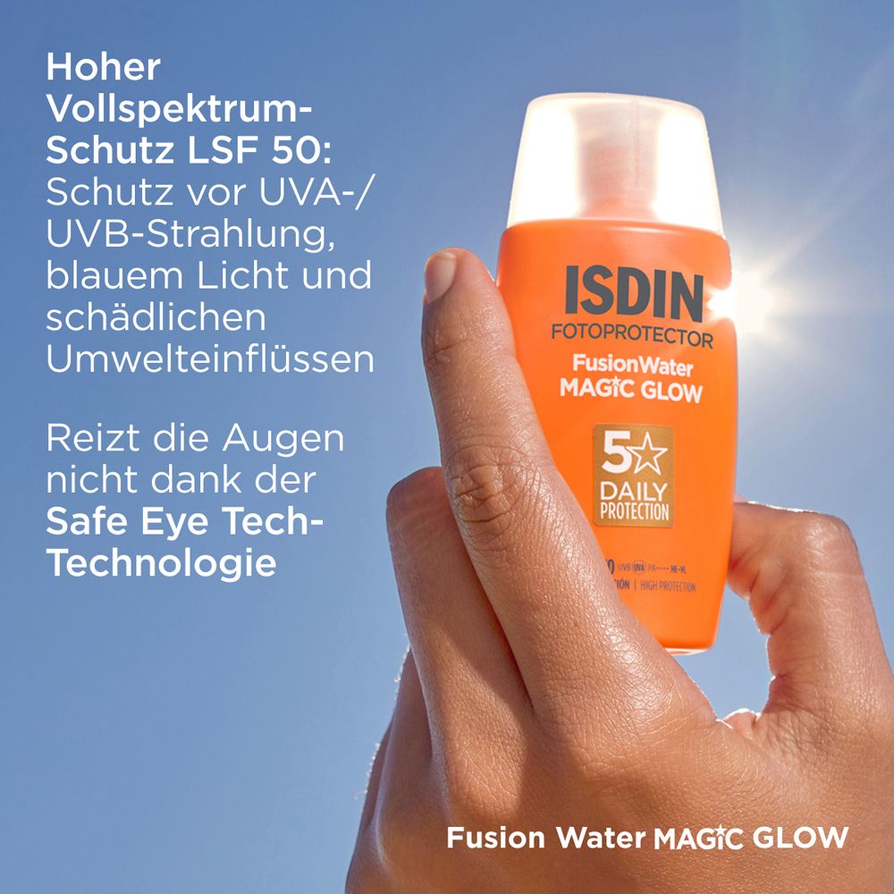 Main tenant un flacon de crème solaire. Haute protection à large spectre SPF 50. Technologie Safe Eye Tech.