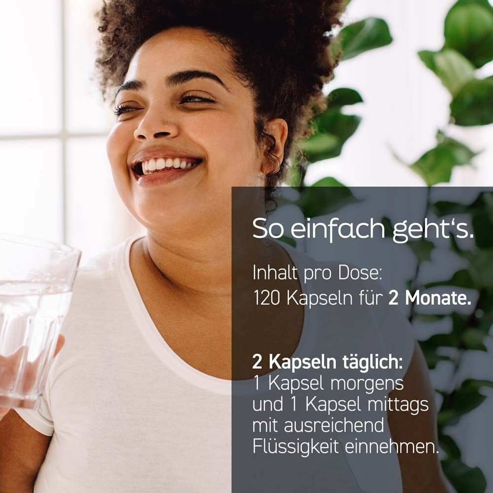 Frau mit Glas Wasser. Text: So einfach geht's. 120 Kapseln für 2 Monate. 2 Kapseln täglich.