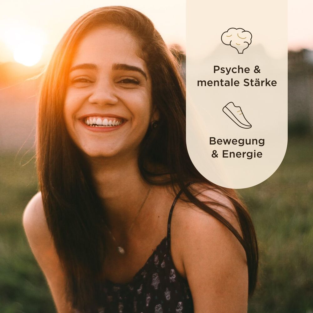 Femme souriante. Texte: Psyche & force mentale, mouvement & énergie. Arrière-plan: lumière du soleil.