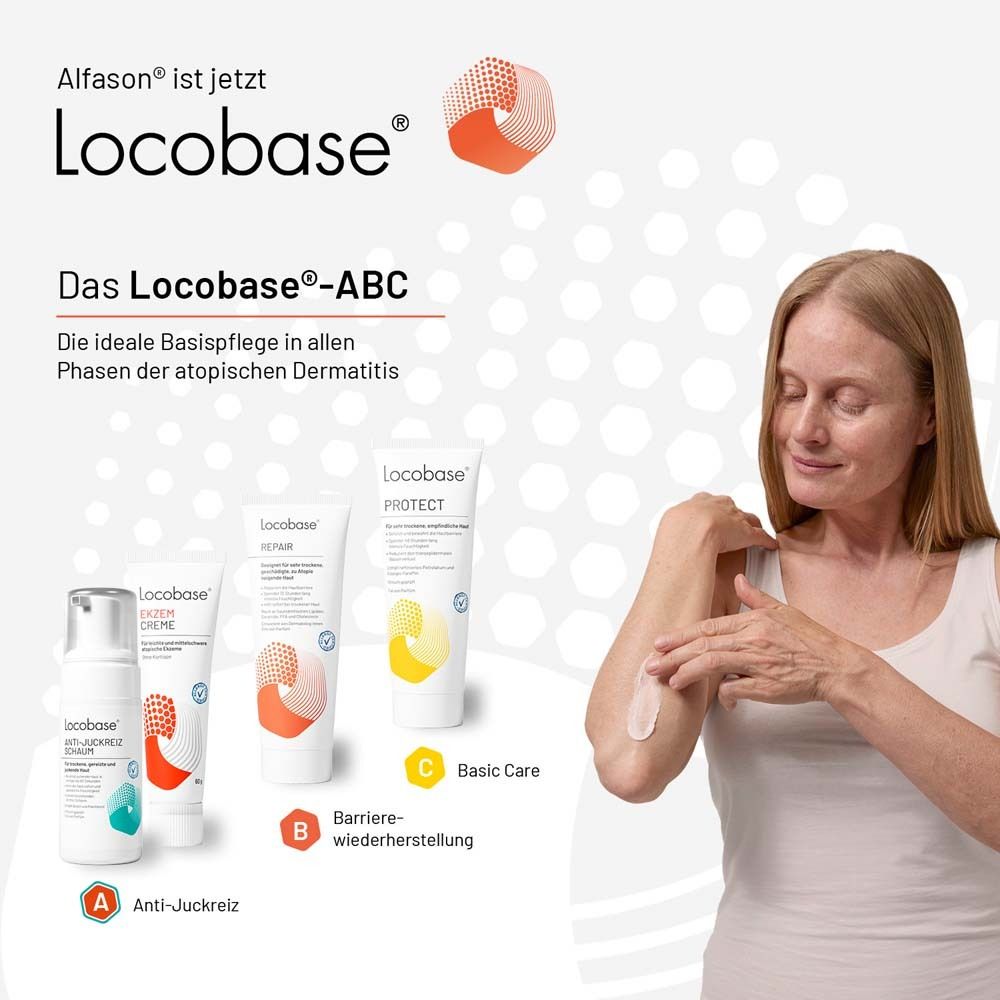 Femme avec crème sur le bras. Locobase-ABC : Anti-démangeaisons, restauration barrière, soins de base. Locobase.