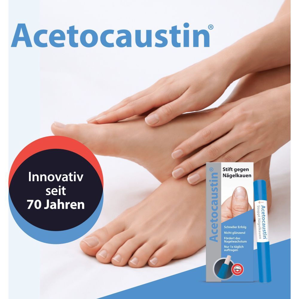 Pieds et mains aux ongles soignés. Emballage du produit au premier plan.