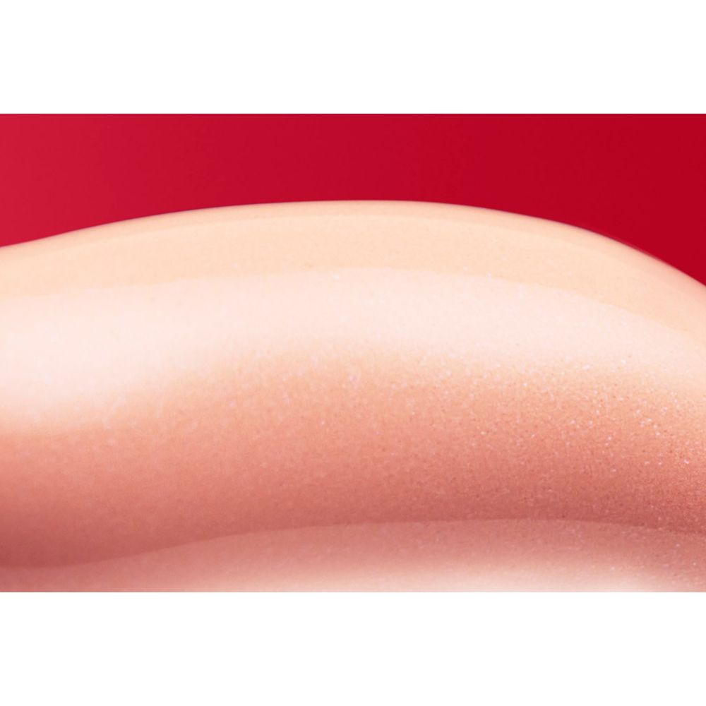 Nahaufnahme der Haut. Rosa getönte Flüssigkeit. Glatte Oberfläche.