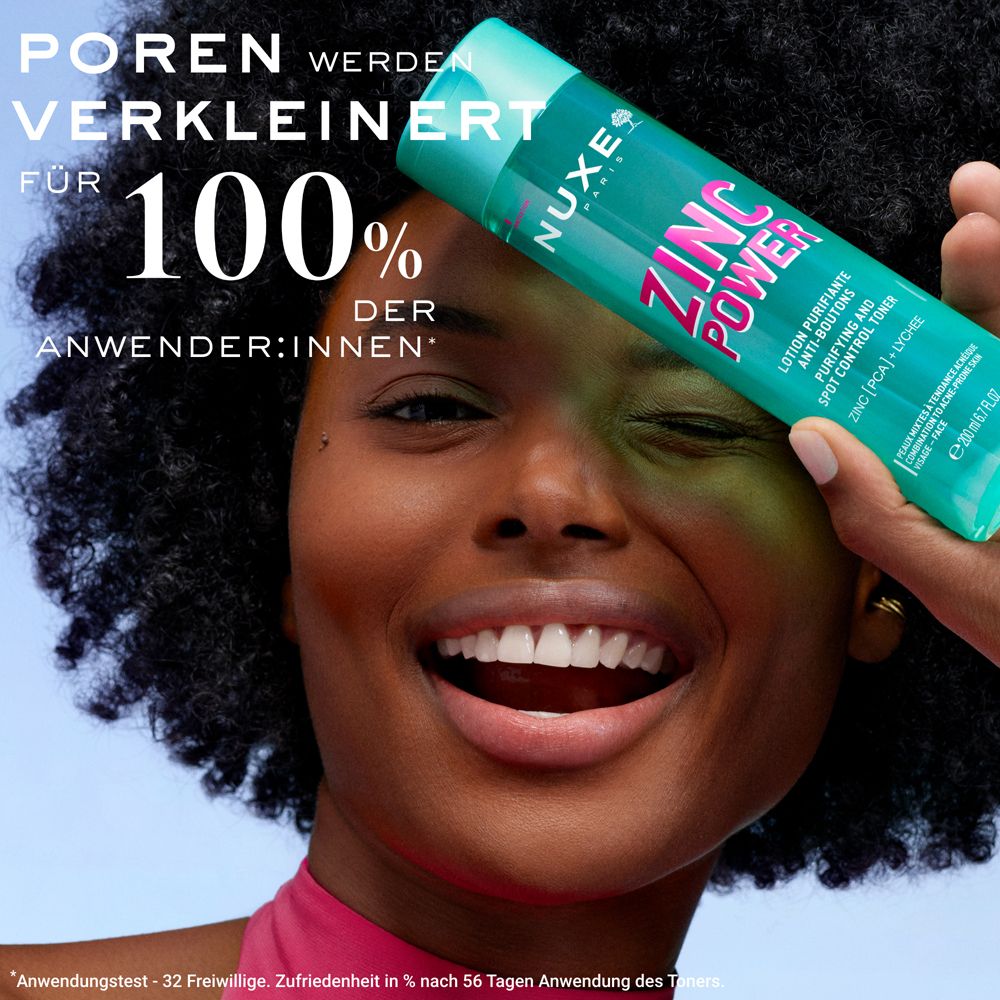 Femme tenant un flacon turquoise ZINC POWER. Texte: Les pores sont réduits pour 100% des utilisateurs.