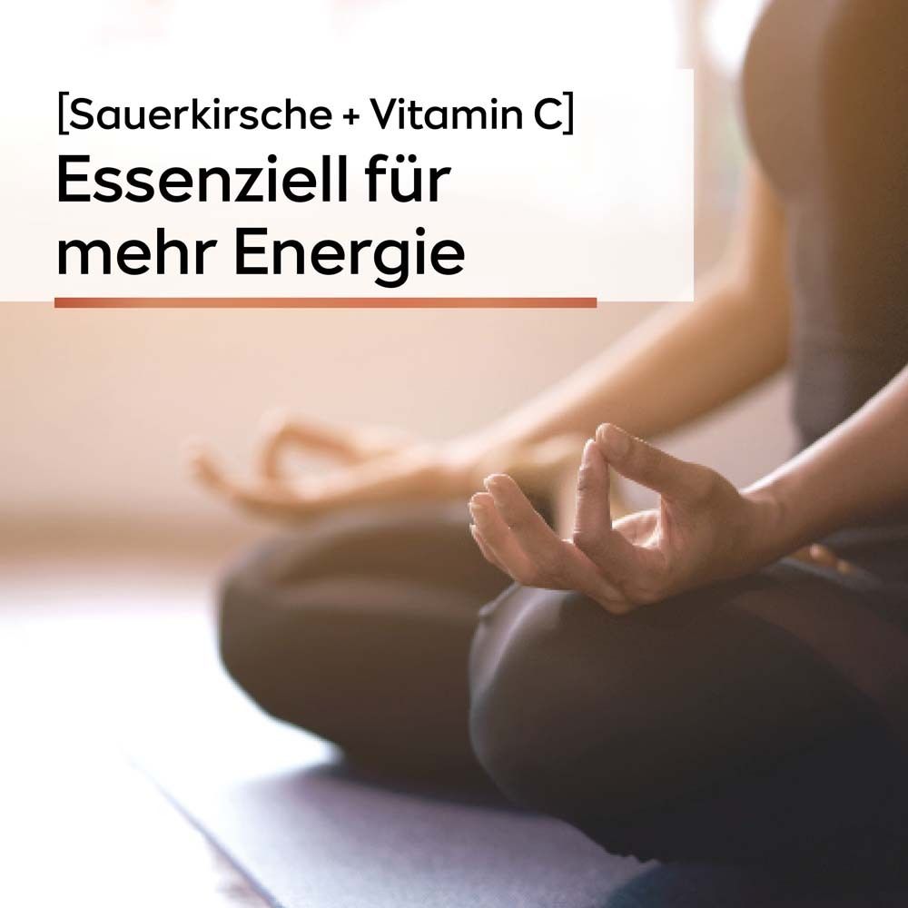 Personne assise en tailleur. Texte : "[Cerise Montmorency + Vitamine C] Essentiel pour plus d'énergie".