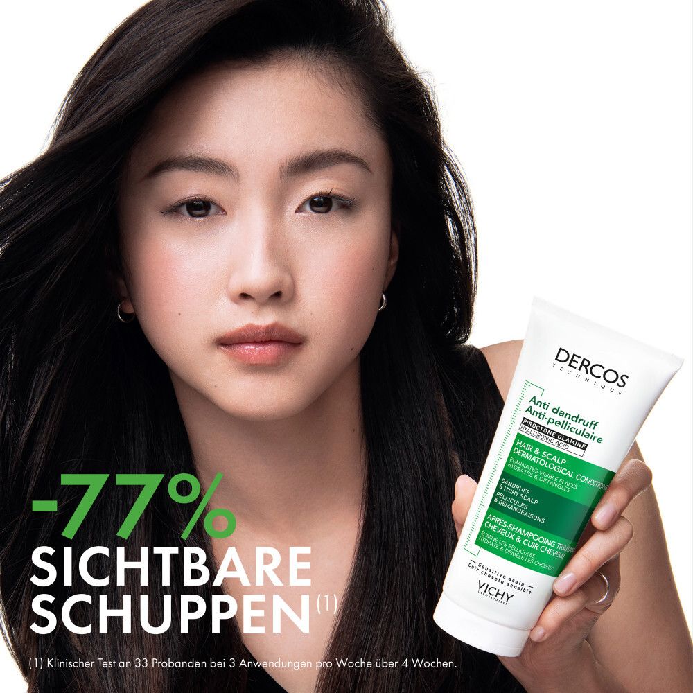 Asiatische Frau hält eine Tube. Text: -77% sichtbare Schuppen. Produkt: DERCOS Anti-Schuppen Conditioner. Marke: Vichy.