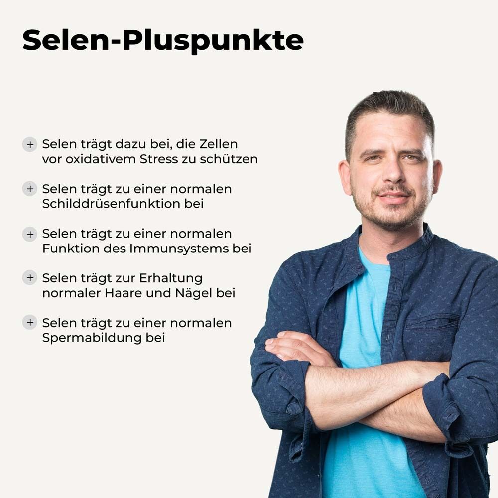 Un homme sourit. Texte : Le sélénium contribue à la protection des cellules, à la fonction thyroïdienne, au système immunitaire, aux cheveux, aux ongles et à la spermatogenèse.