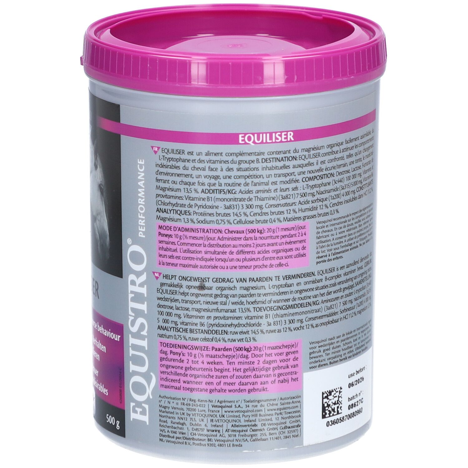 Rückseite des Eimers EQUISTRO® Equiliser. Text mit Inhaltsstoffen und Anwendungshinweisen. Rosa Deckel und grauer Eimer.