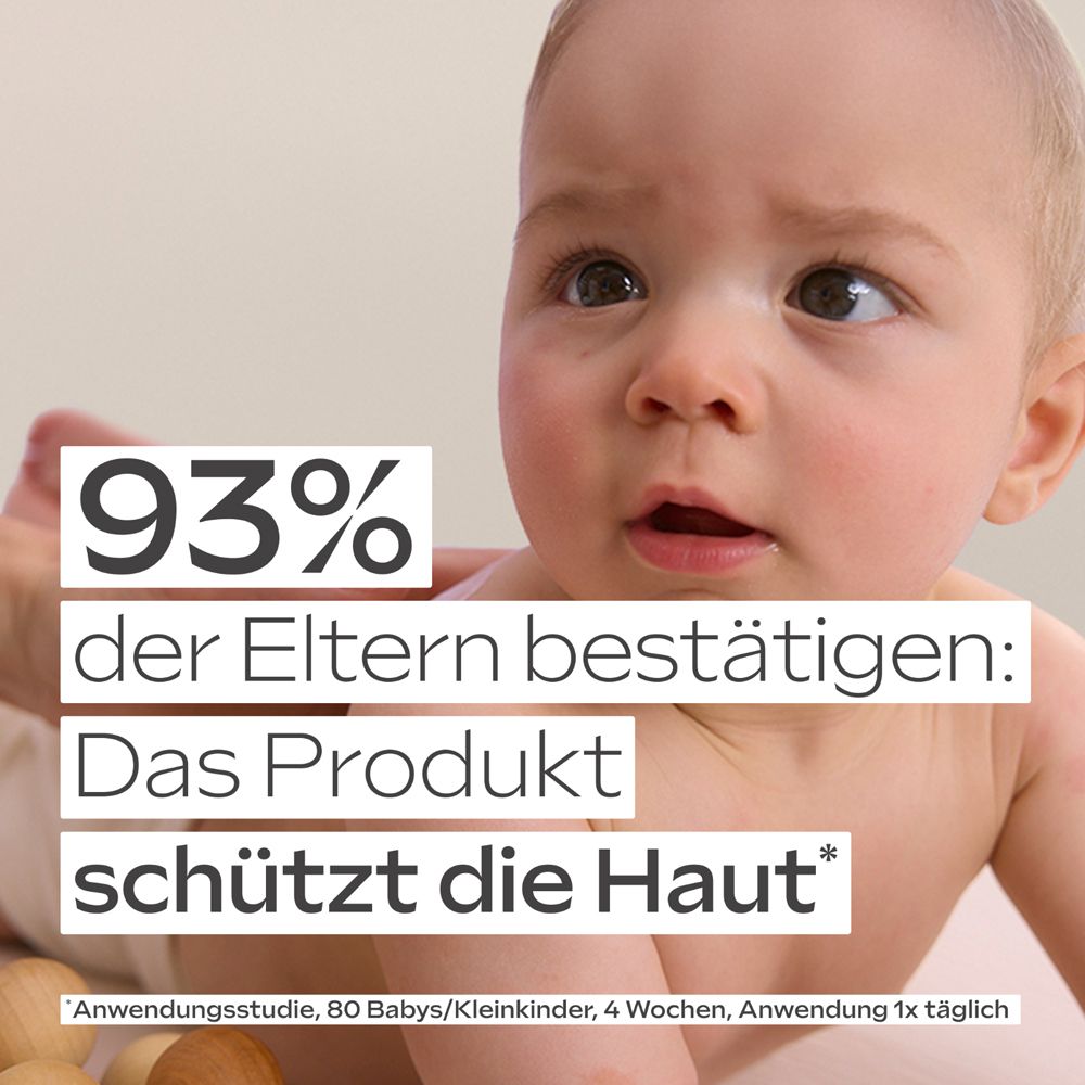 Bébé allongé. Texte : 93% des parents confirment : Le produit protège la peau.