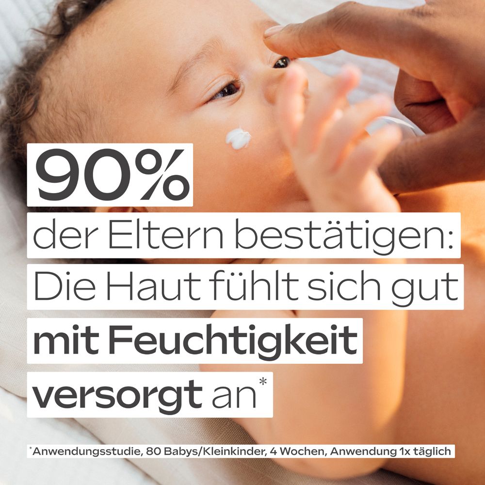Bébé allongé. Texte : 90% des parents confirment : La peau est bien hydratée.
