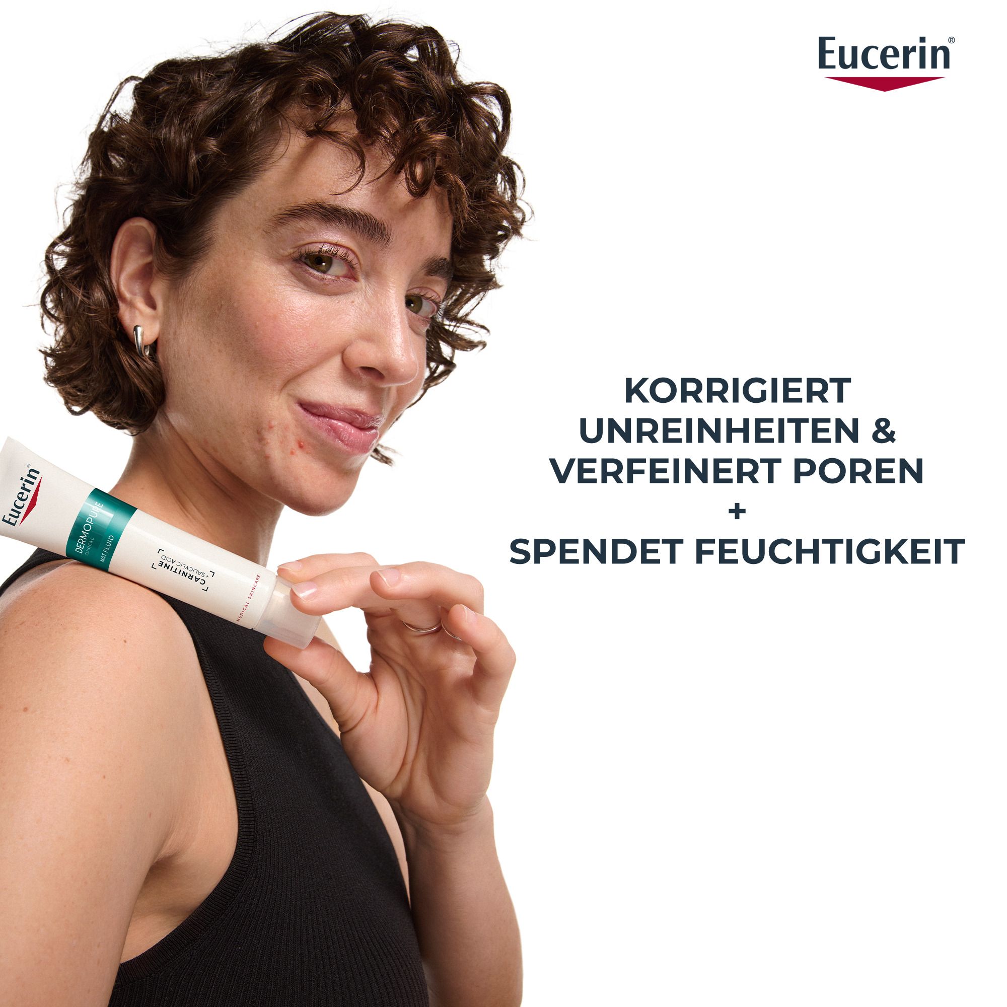 Femme avec Eucerin DERMOPURE CLINICAL Mat Fluid. Texte : CORRIGE LES IMPERFECTIONS & AFFINE LES PORES.