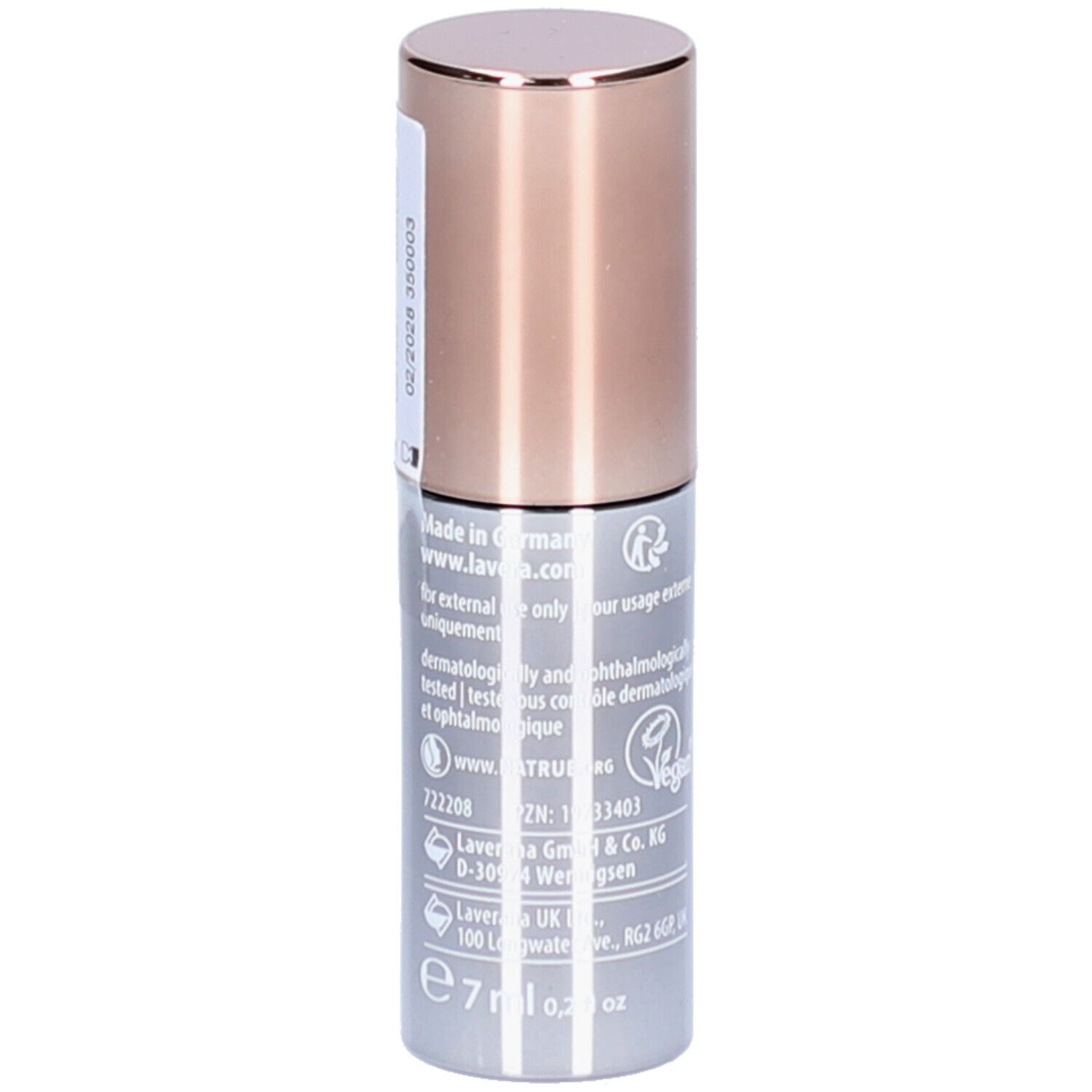 Tube de mascara cylindrique avec bouchon cuivré. Inscription : lavera, 7ml, label Vegan, informations d'utilisation.