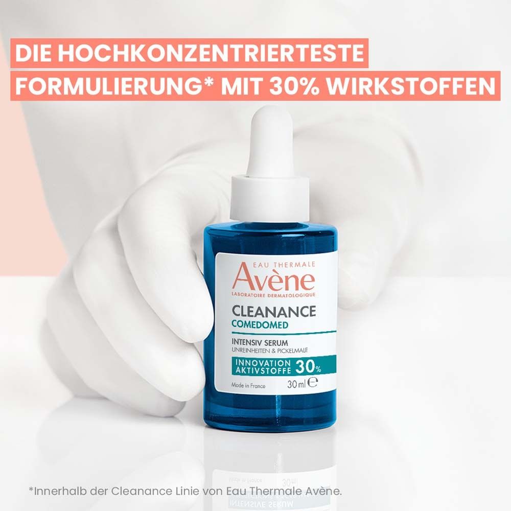 Produktfläschchen mit Pipette, gehalten von einer Hand. Text: Die hochkonzentrierteste Formulierung mit 30% Wirkstoffen.
