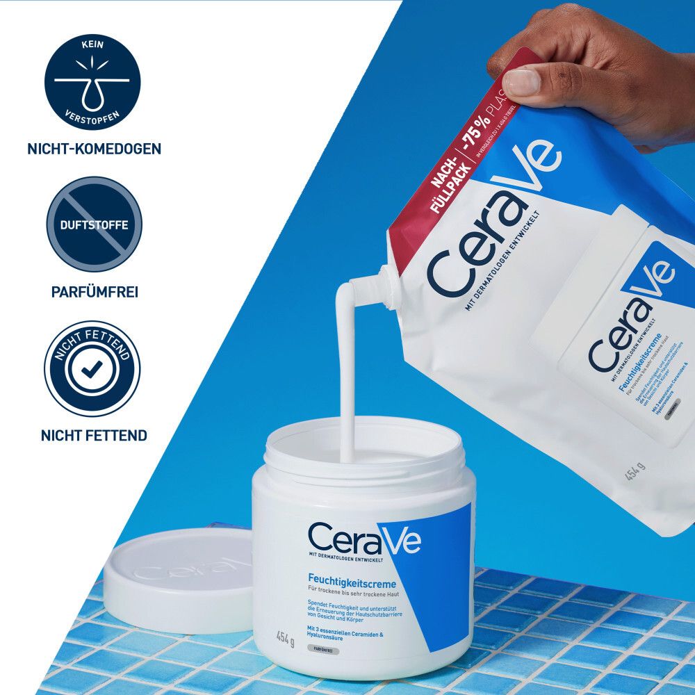 La crème hydratante CeraVe est versée d'un sachet de recharge dans un pot. Non comédogène, sans parfum, non grasse.