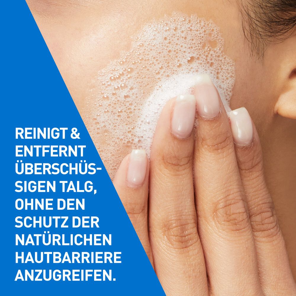 Hände reinigen Gesicht mit Schaum. Reinigt und entfernt überschüssigen Talg. Natürliche Hautbarriere.