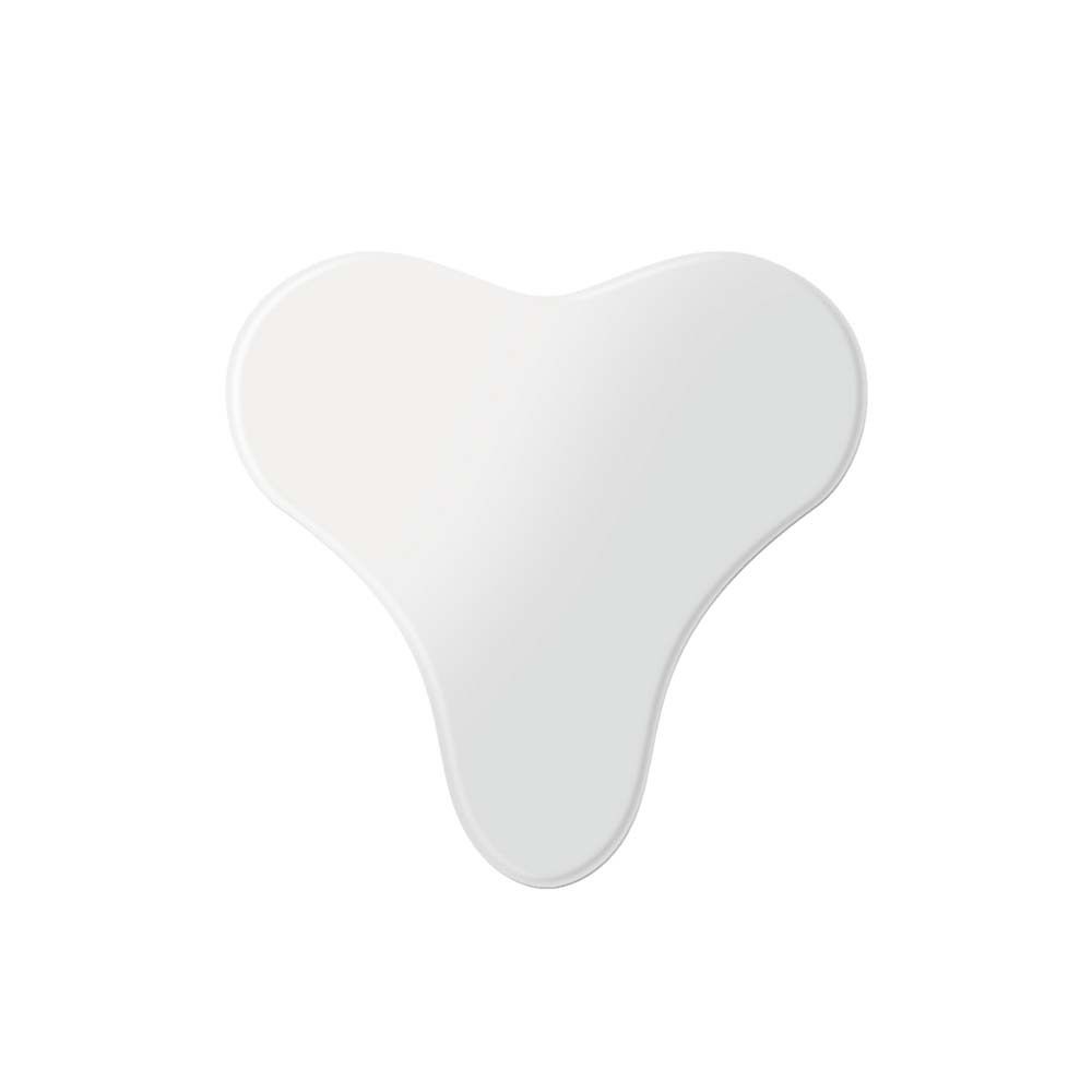 Pad Décolleté blanc en forme de cœur, trois pointes arrondies.