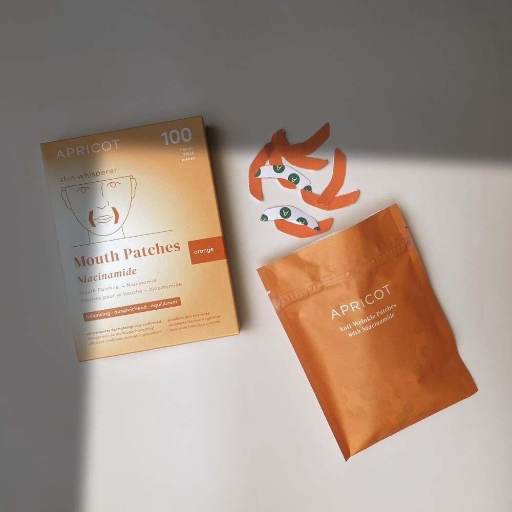 Produktverpackung mit Mund-Patches und einem Beutel. Aufdruck: APRICOT, Mouth Patches Niacinamid.