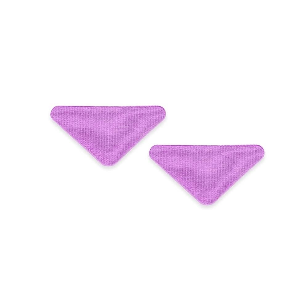 Deux patchs faciaux violets triangulaires. Nom du produit non visible.