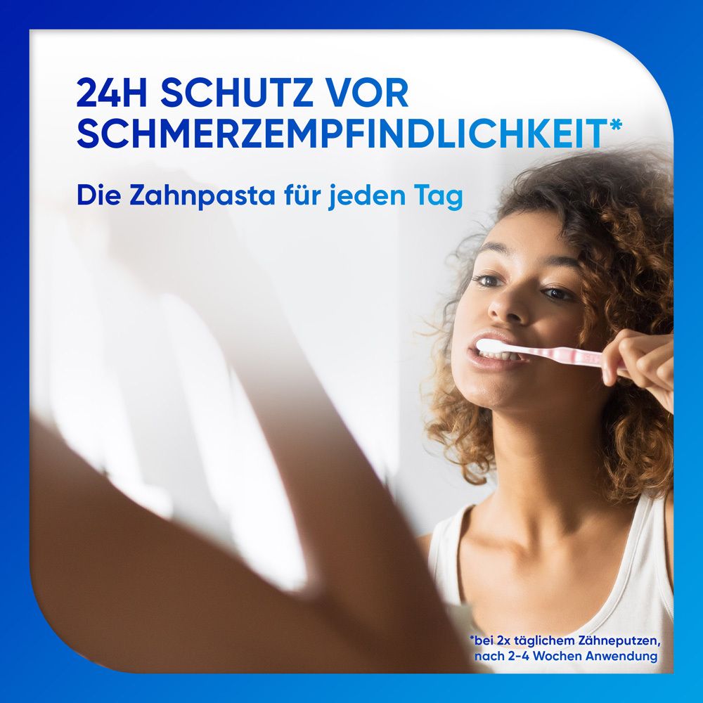 Femme se brossant les dents. Texte : Protection 24h contre la sensibilité. Le dentifrice pour tous les jours.