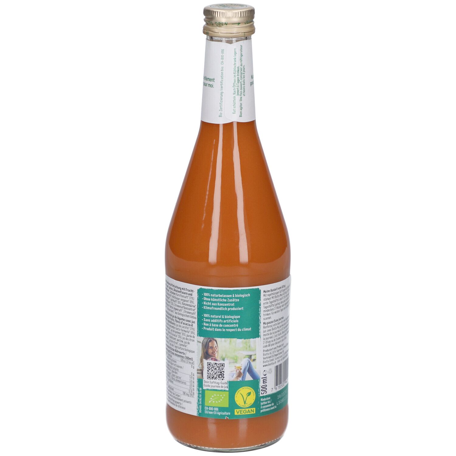 Rückansicht der Saftflasche. Etikett mit Informationen, QR-Code und Vegan-Siegel. Bio-Siegel.
