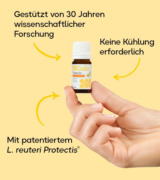 BiGaia Protectis Tropfen mit Vitamin D3 in einer Hand.