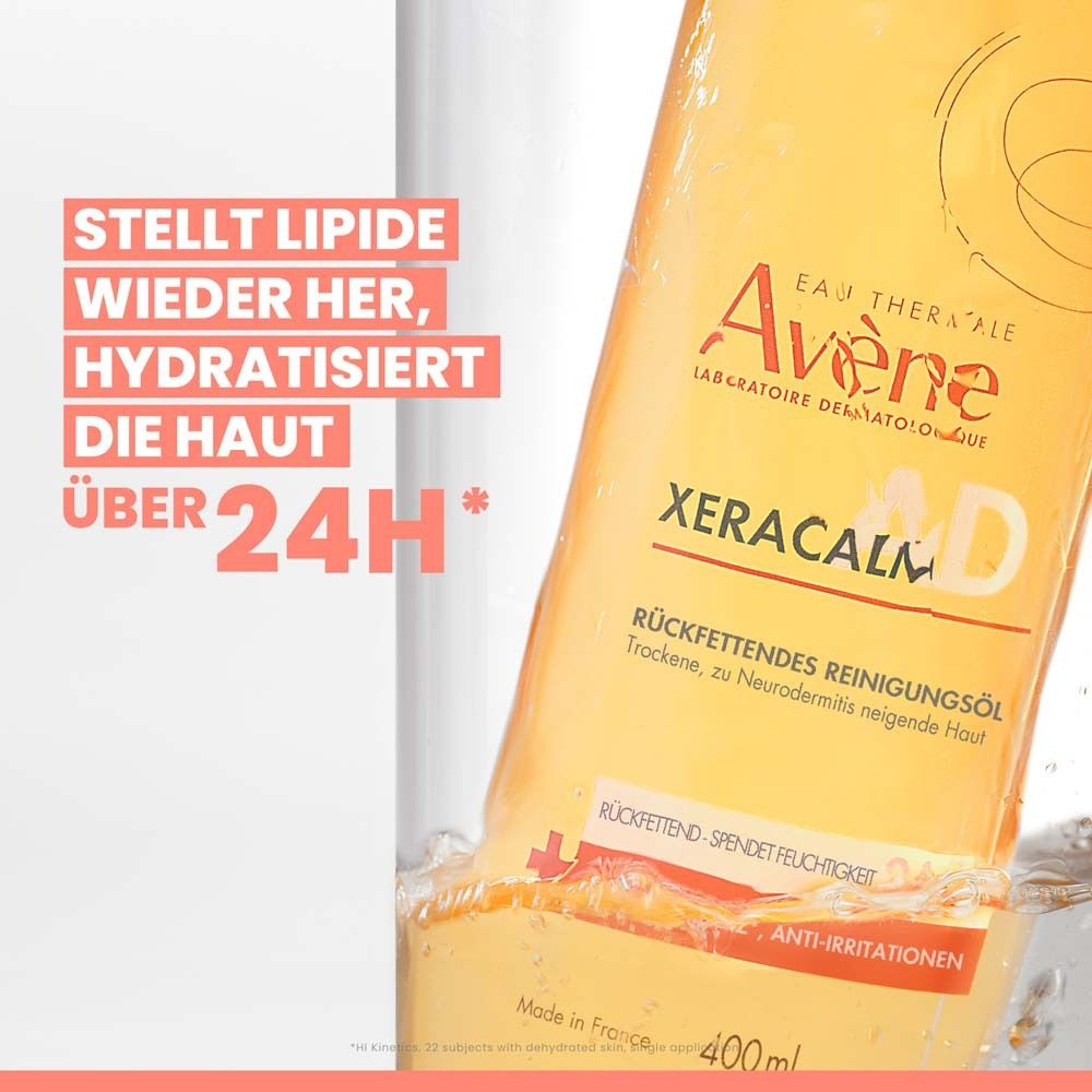 Huile lavante Avène XeraCalm A.D en flacon. Liquide jaune, flacon transparent. Texte : Avène, XeraCalm A.D, huile lavante relipidante, hydratation 24H.