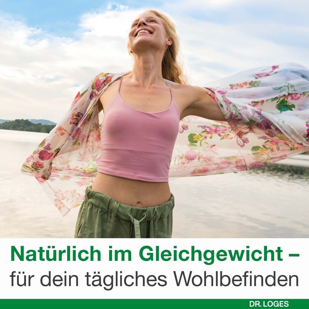 Frau mit wehendem Schal. Text: Natürlich im Gleichgewicht – für dein tägliches Wohlbefinden.