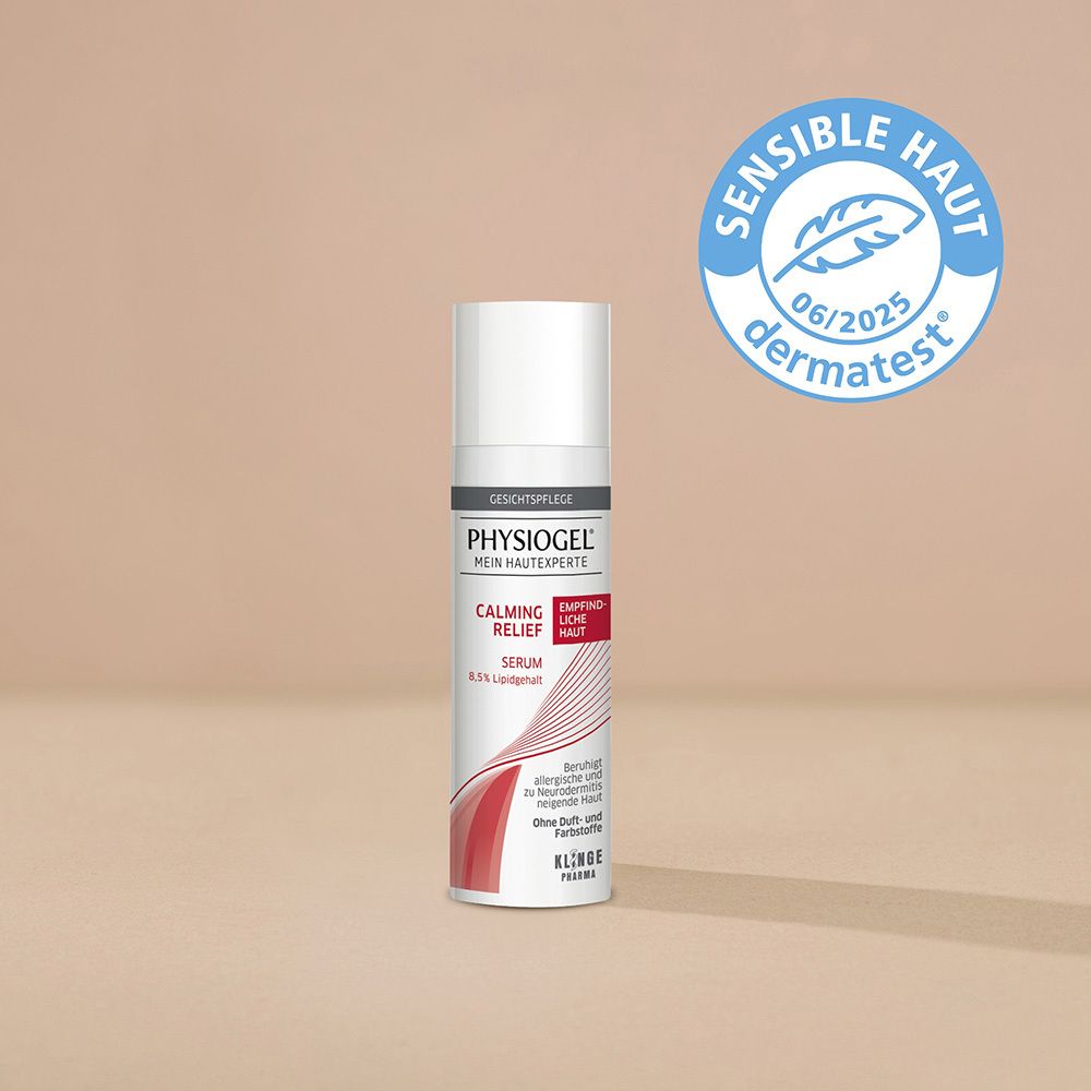 Flacon de sérum PHYSIOGEL® Calming Relief avec sceau Dermatest pour peaux sensibles.