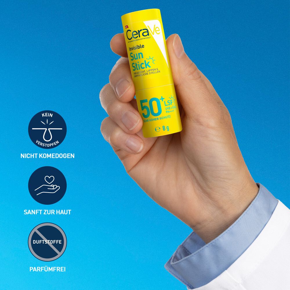 Gelber CeraVe Invisible Sun Stick LSF 50+ in Hand. Text: Nicht komedogen, sanft zur Haut, parfümfrei.