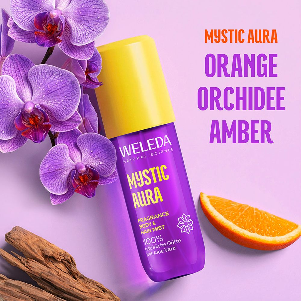 Lila Flasche mit gelbem Deckel, neben Orchideen und Orange. Text: MYSTIC AURA, ORANGE ORCHIDEE AMBER.