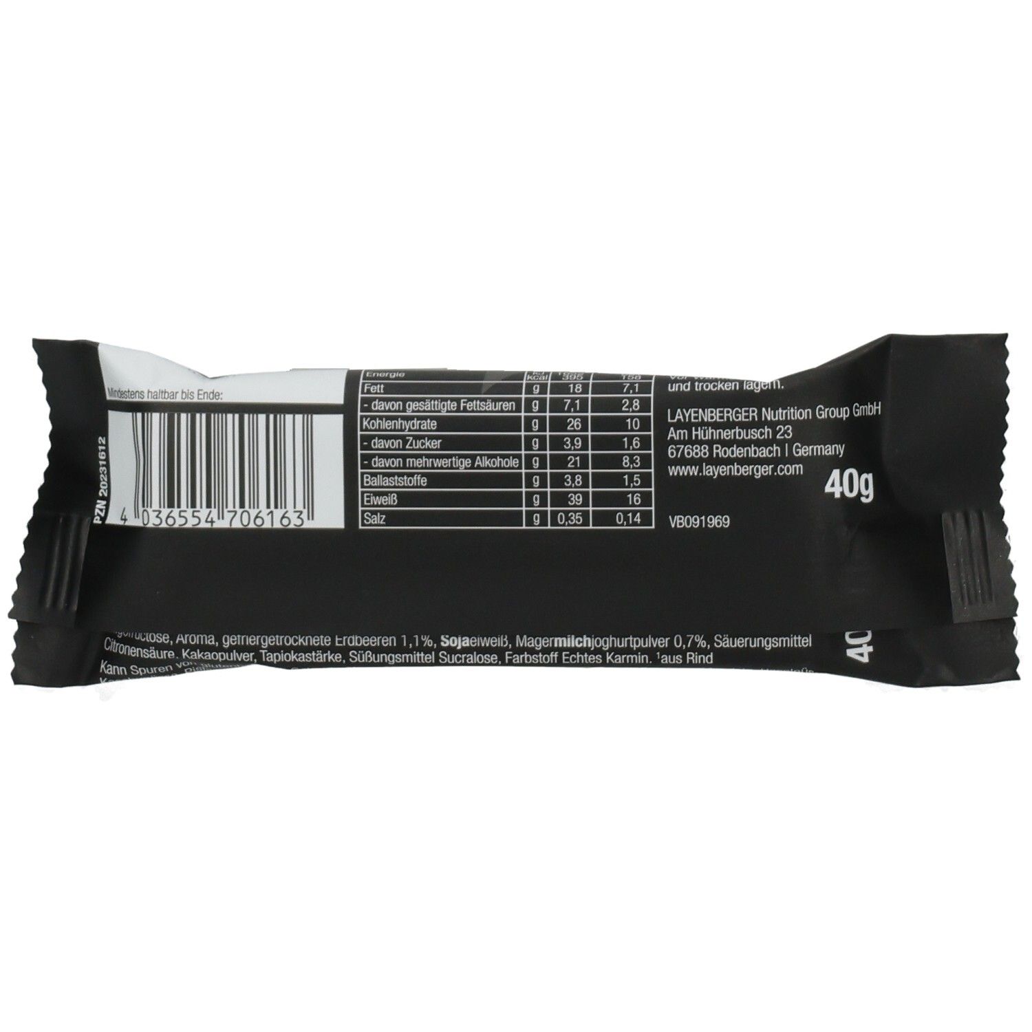 Proteinriegel-Verpackung, schwarz. Rückseite mit Nährwertangaben, Barcode und Herstellerinformationen. 40g.