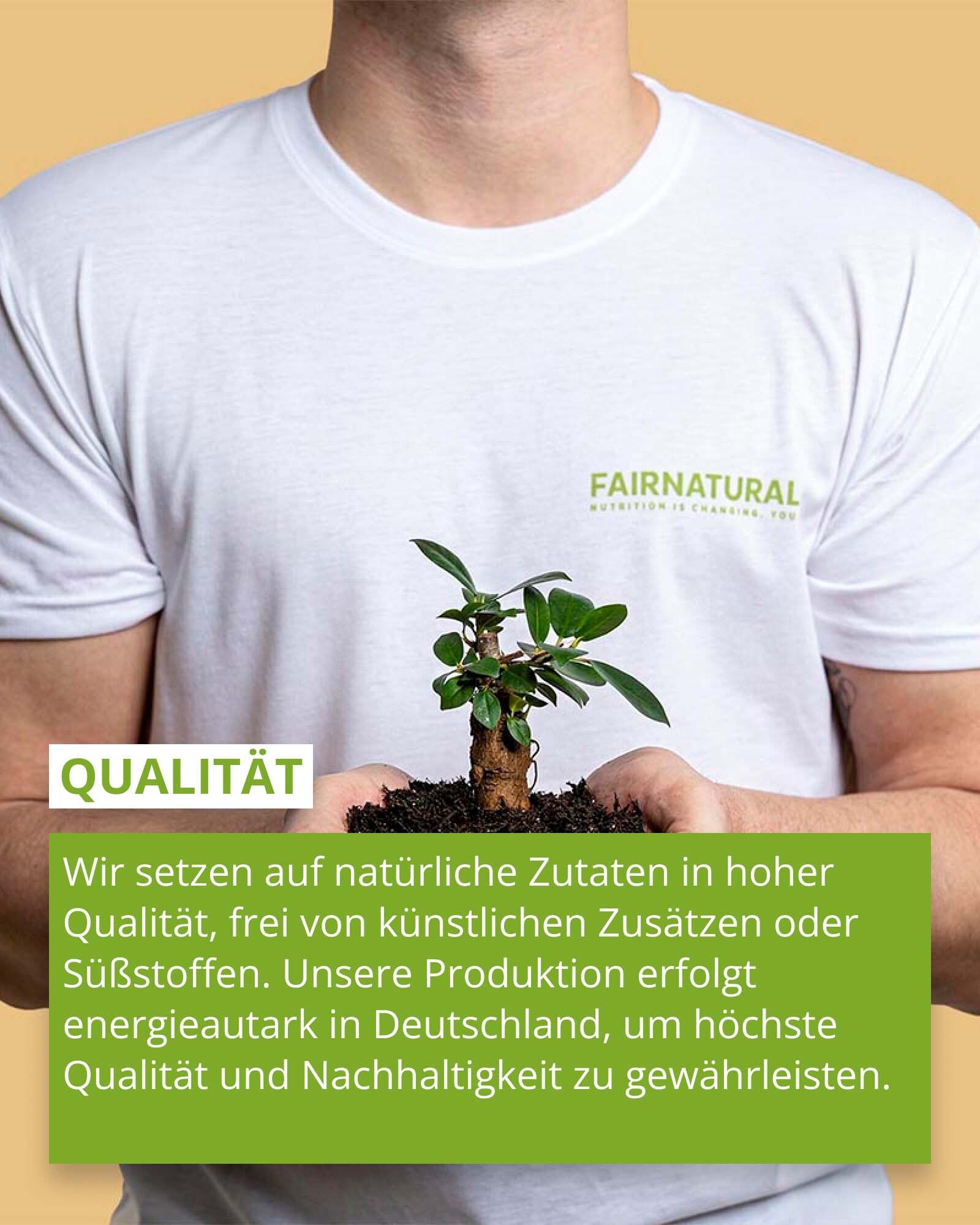 Person hält Pflanze. Text: Wir setzen auf natürliche Zutaten in hoher Qualität. Produktion in Deutschland.