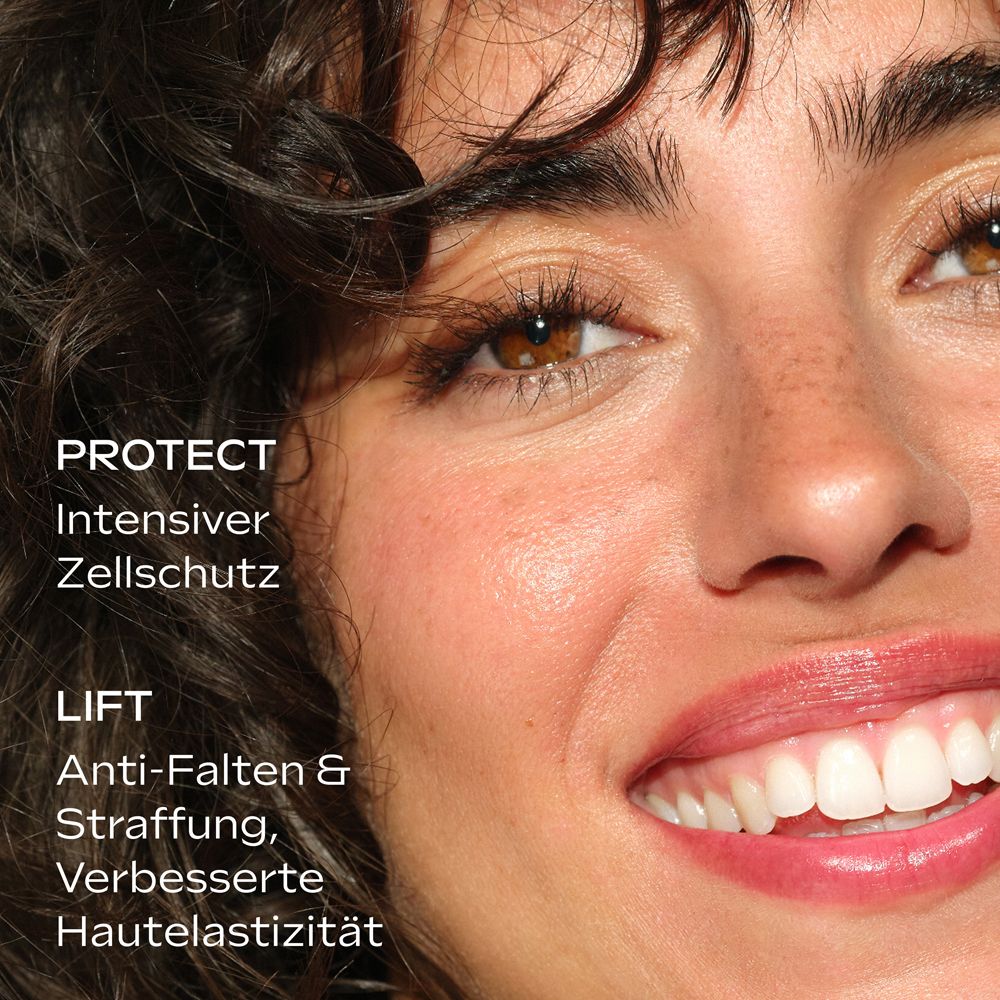 Femme à la peau radieuse : "Protect : Protection cellulaire intensive".