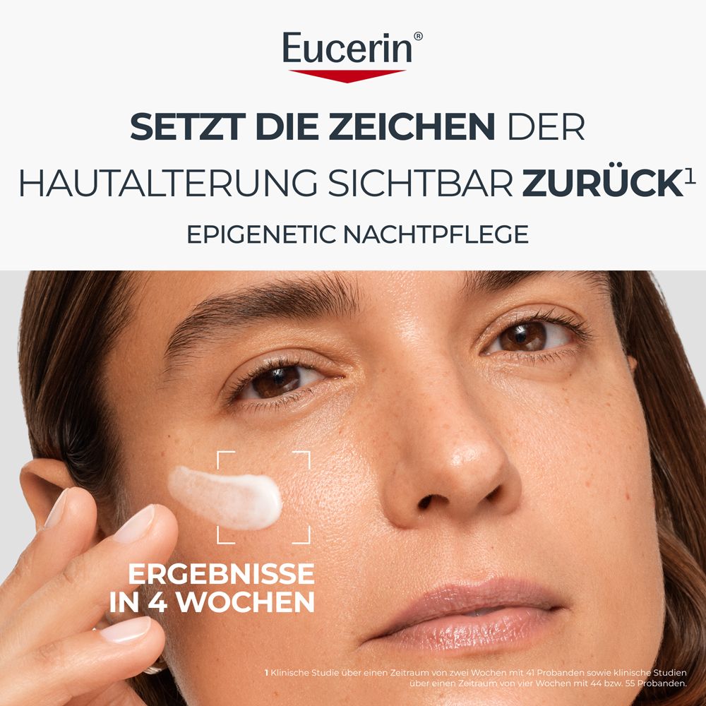 Frau mit aufgetragener Creme im Gesicht, Nahaufnahme. Ergebnisse in 4 Wochen.