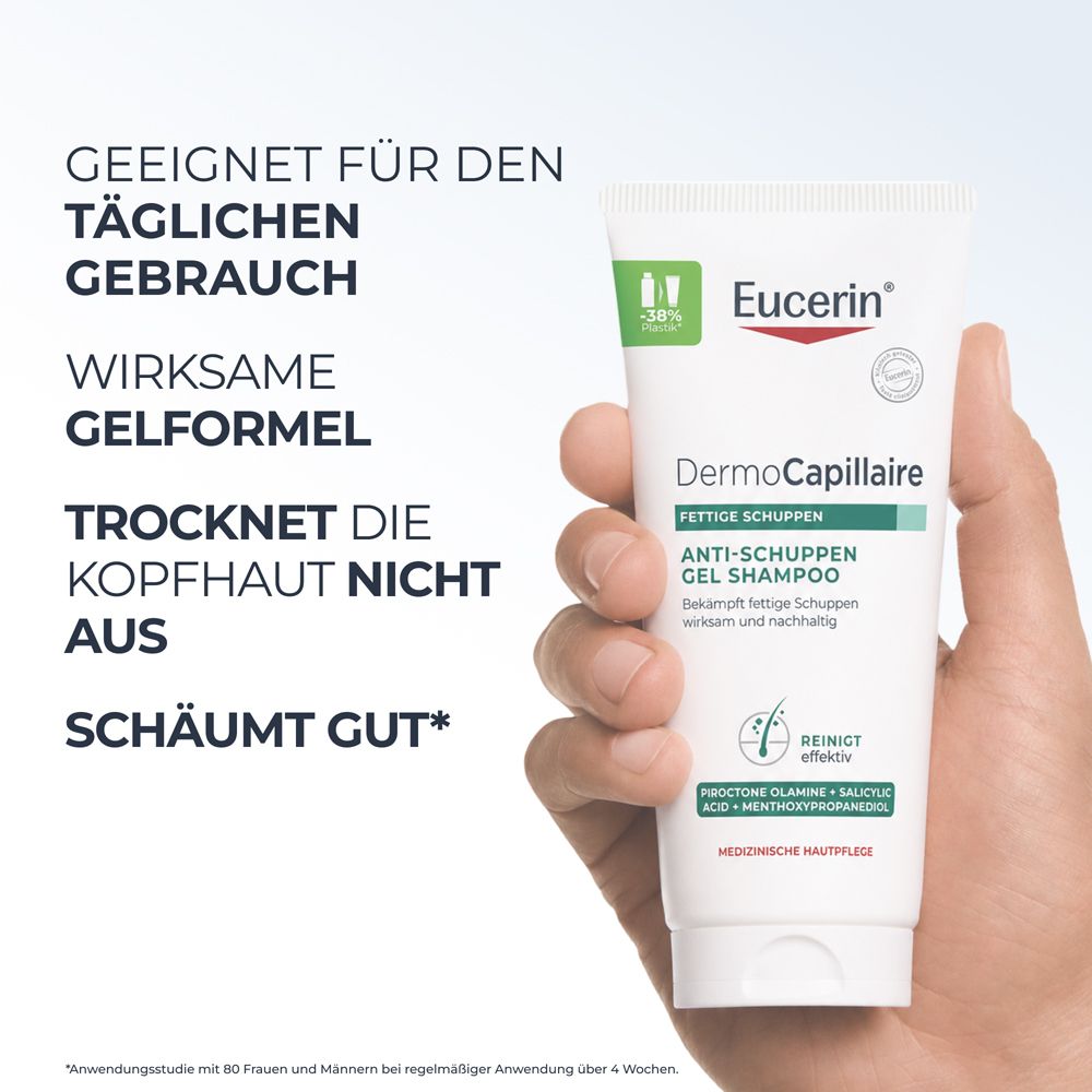 Eucerin DermoCapillaire Anti-Schuppen Gel Shampoo Tube in Hand. Geeignet für täglichen Gebrauch, wirksame Gelformel.