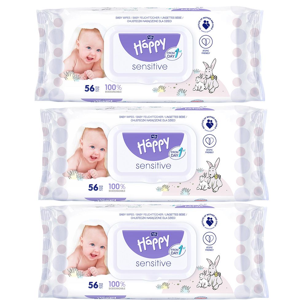 Drei Packungen Bella Baby Happy Feuchttücher sensitive, jede mit 56 Tüchern. Motiv: Baby und Hasen.
